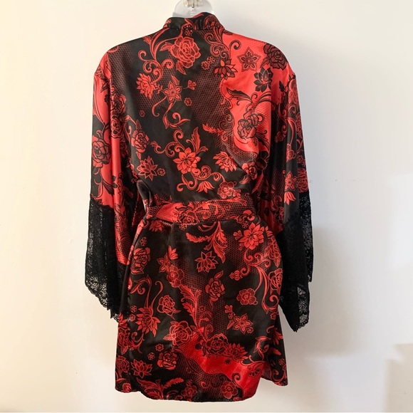 La Vie En Rose red and black silky floral print robe with lace accents - Picture 3 of 4